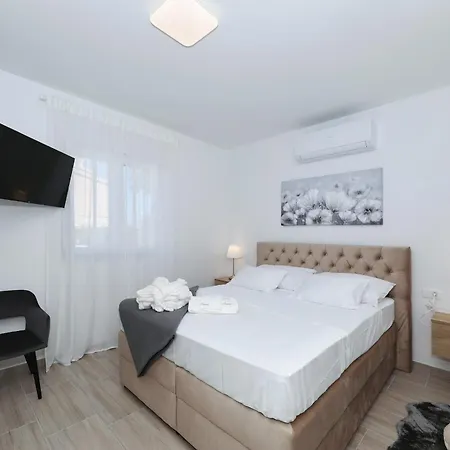 Hébergement de vacances Jandro Vir